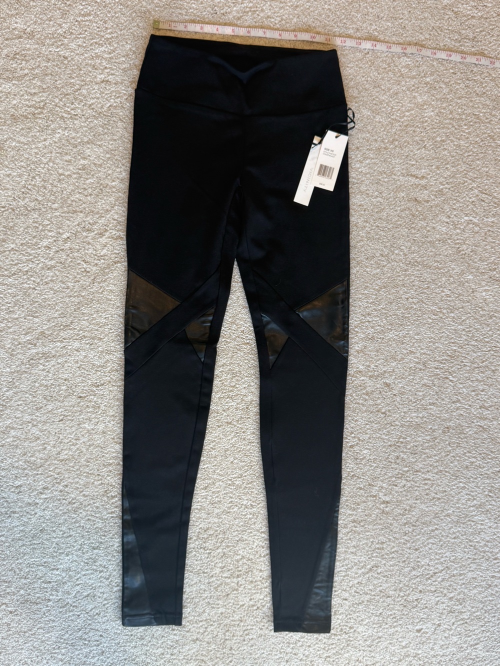 Vicinity NWT Faux Leather accent leggings Size XS MSRP $88